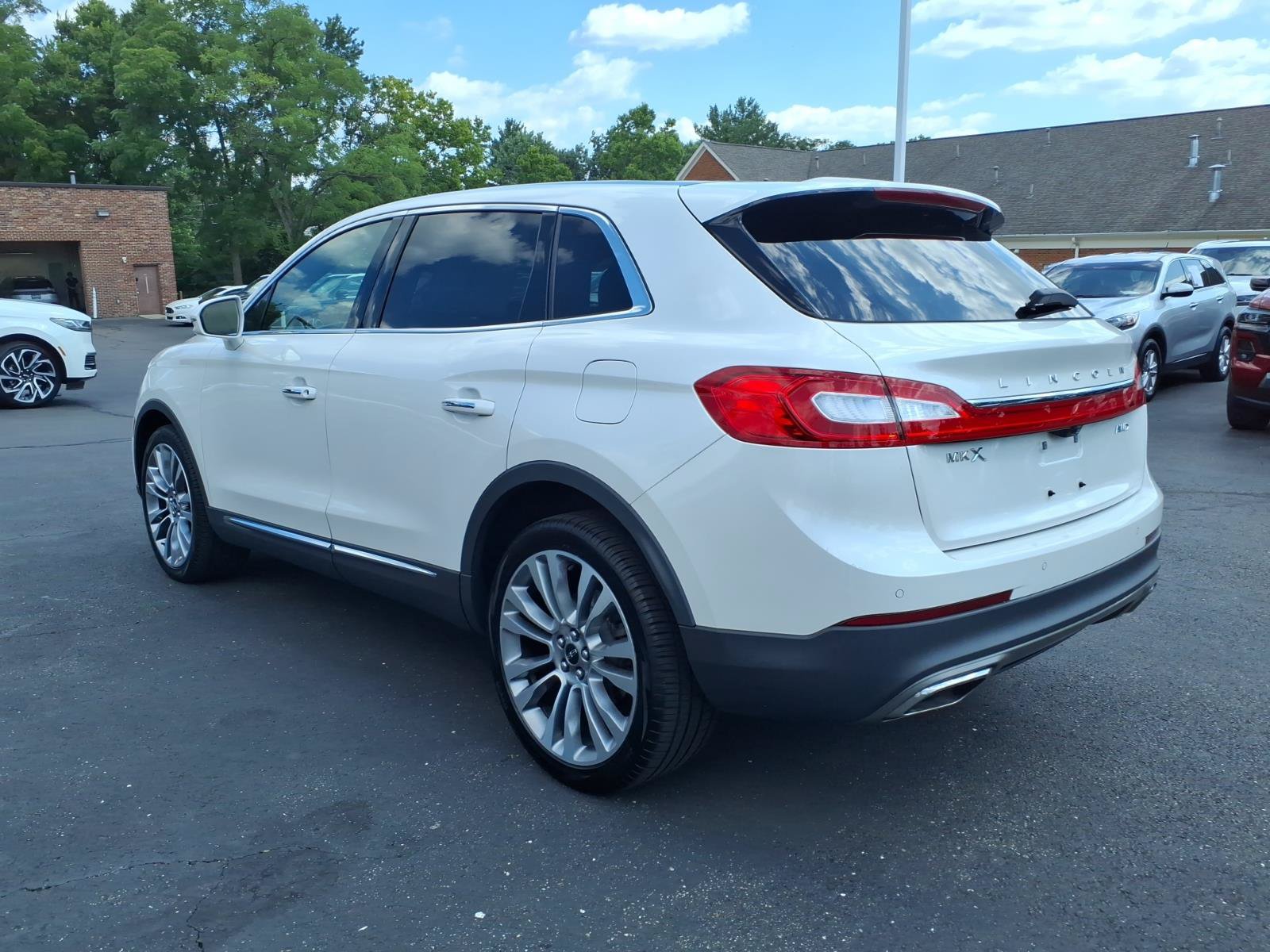 Used 2017 Lincoln MKX Reserve w/ Driver Assistance Package AWD/4WD image 5