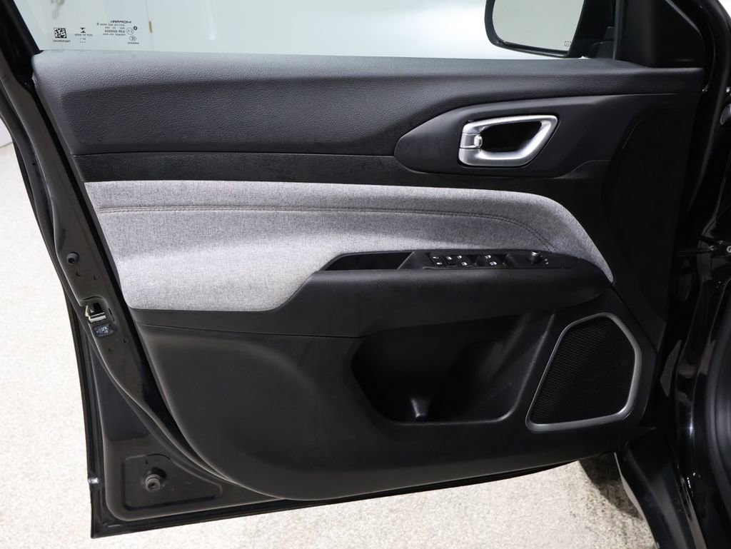 Certified 2023 Jeep Compass Latitude image 14