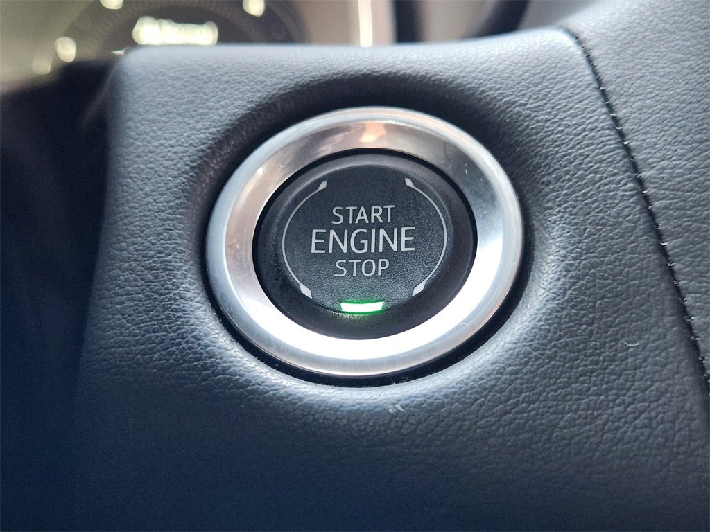 Used 2024 GMC Yukon XL AT4 w/ Technology Package image 21