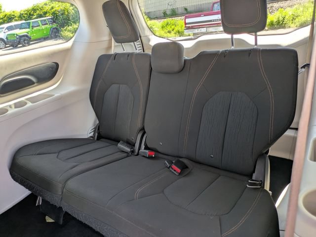 Used 2017 Chrysler Pacifica Touring FWD image 20