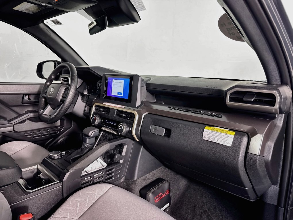 Used 2025 Toyota Tacoma SR5 AWD/4WD image 28