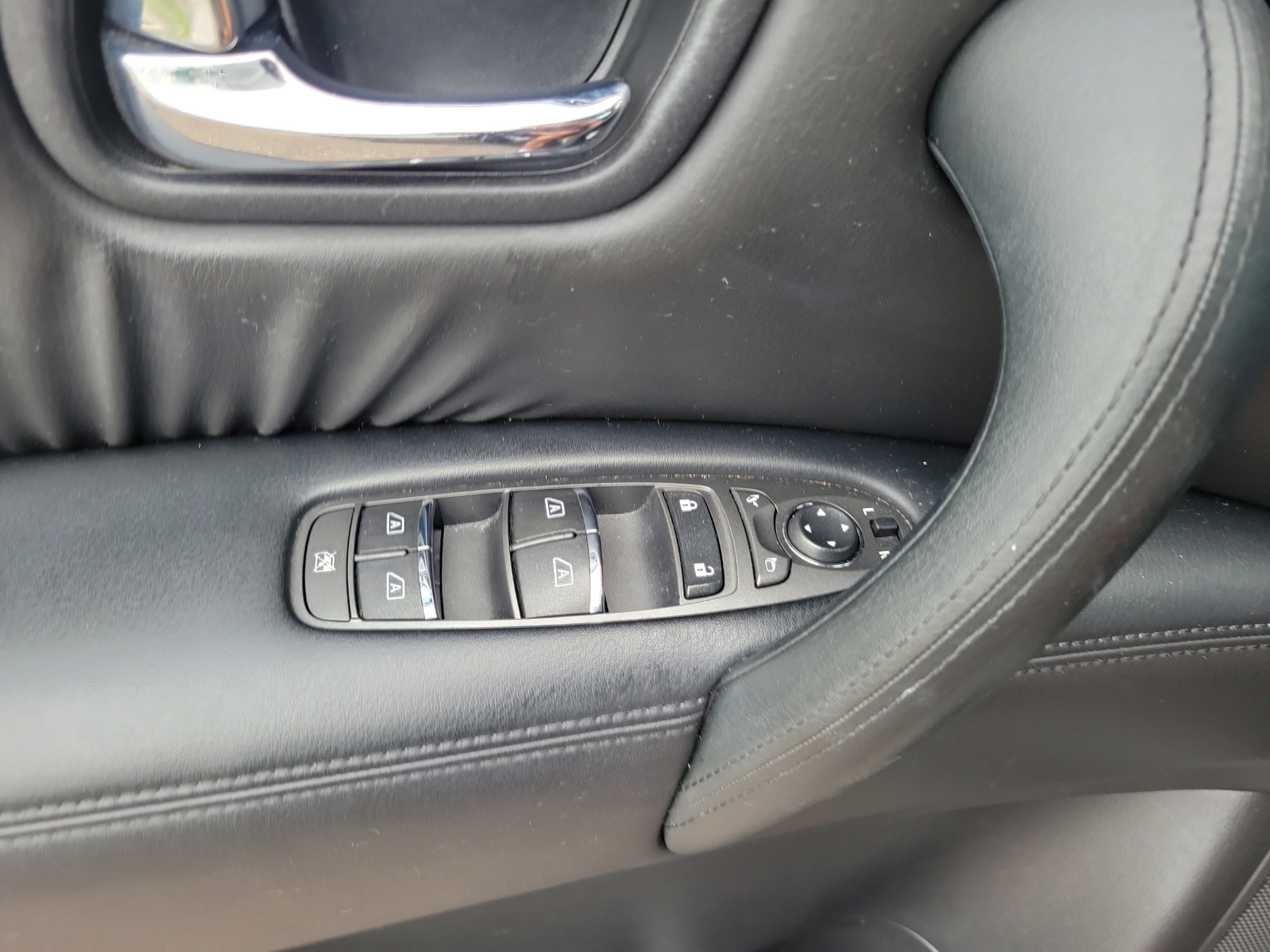 Used 2022 Nissan Armada SL RWD image 25