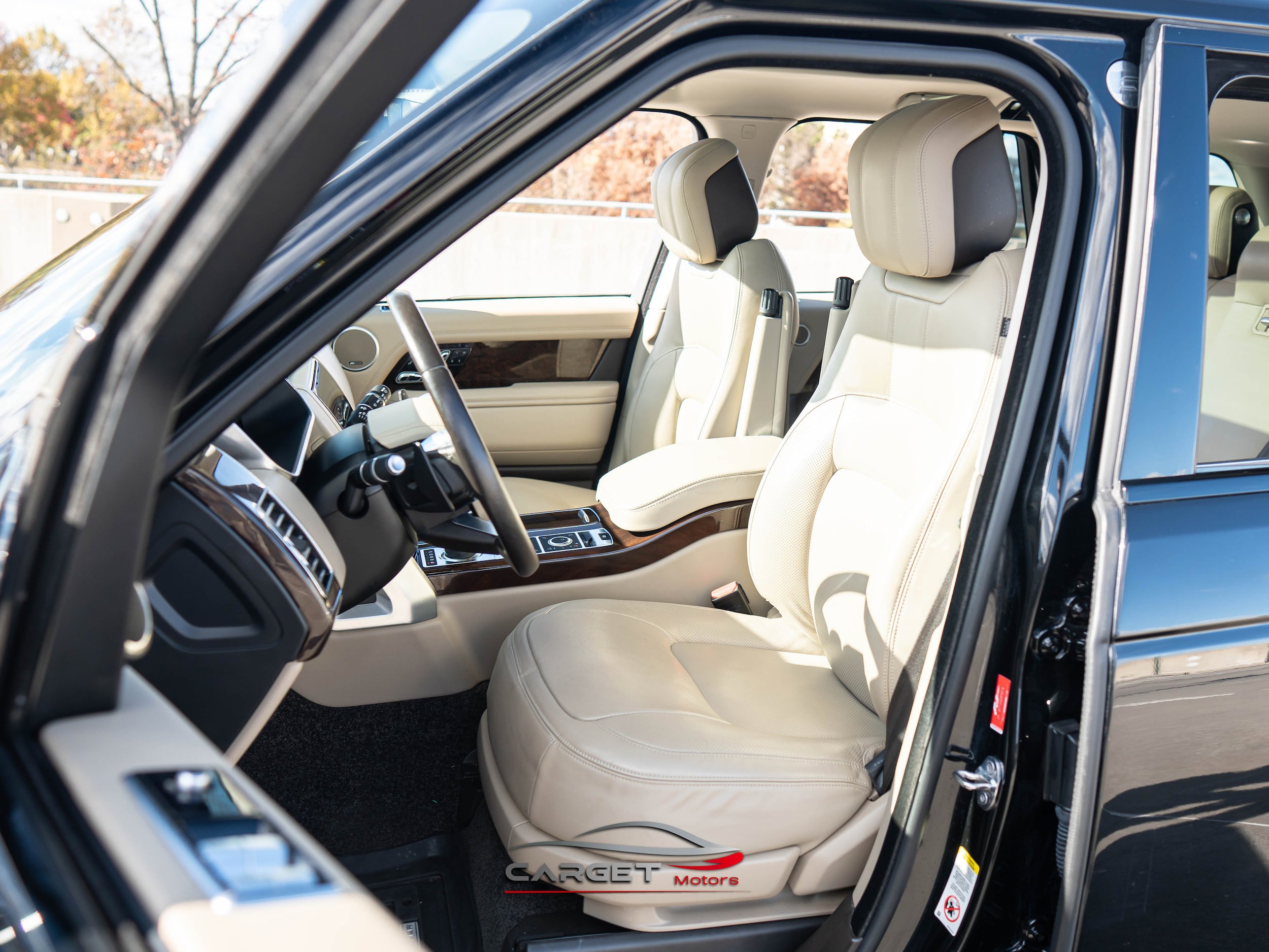 Used 2021 Land Rover Range Rover P525 Westminster Edition image 16