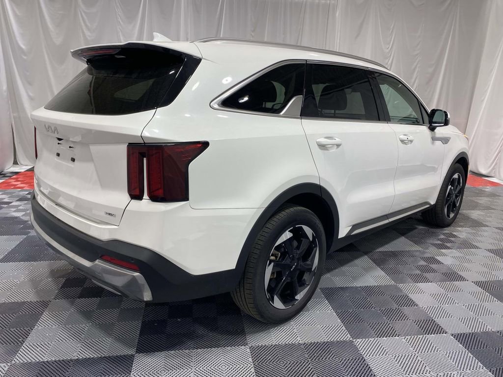 Used 2025 Kia Sorento EX image 4
