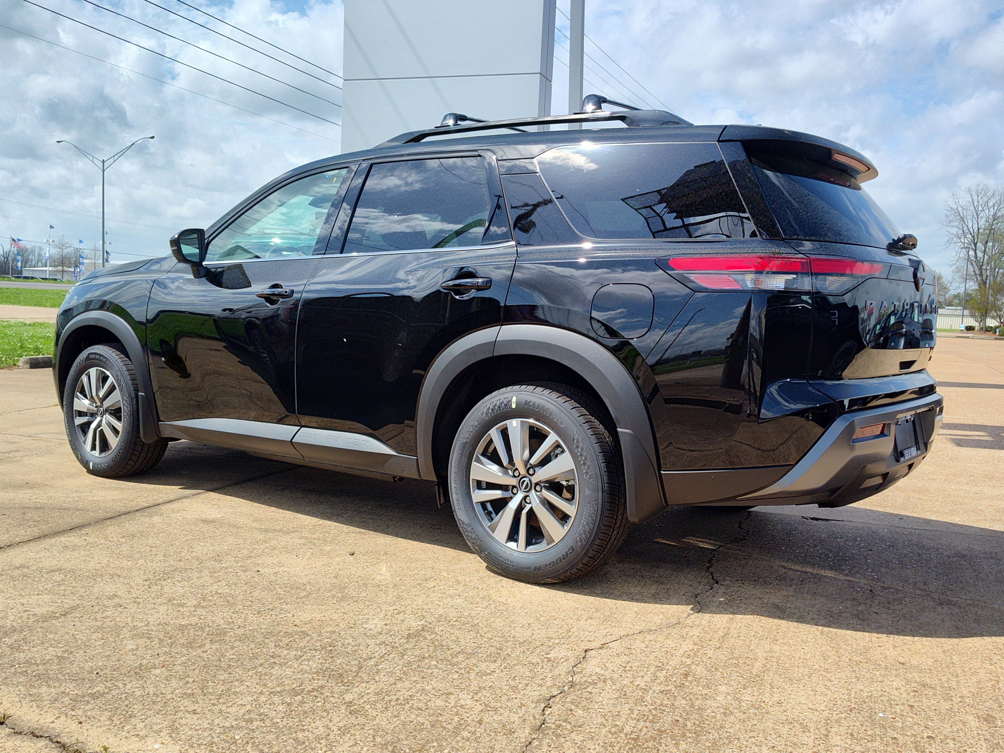 New 2026 Nissan Pathfinder SL FWD image 3