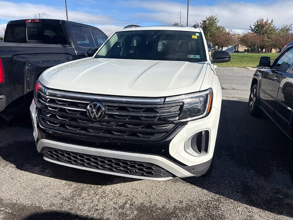 Used 2024 Volkswagen Atlas Peak Edition SE AWD/4WD image 10