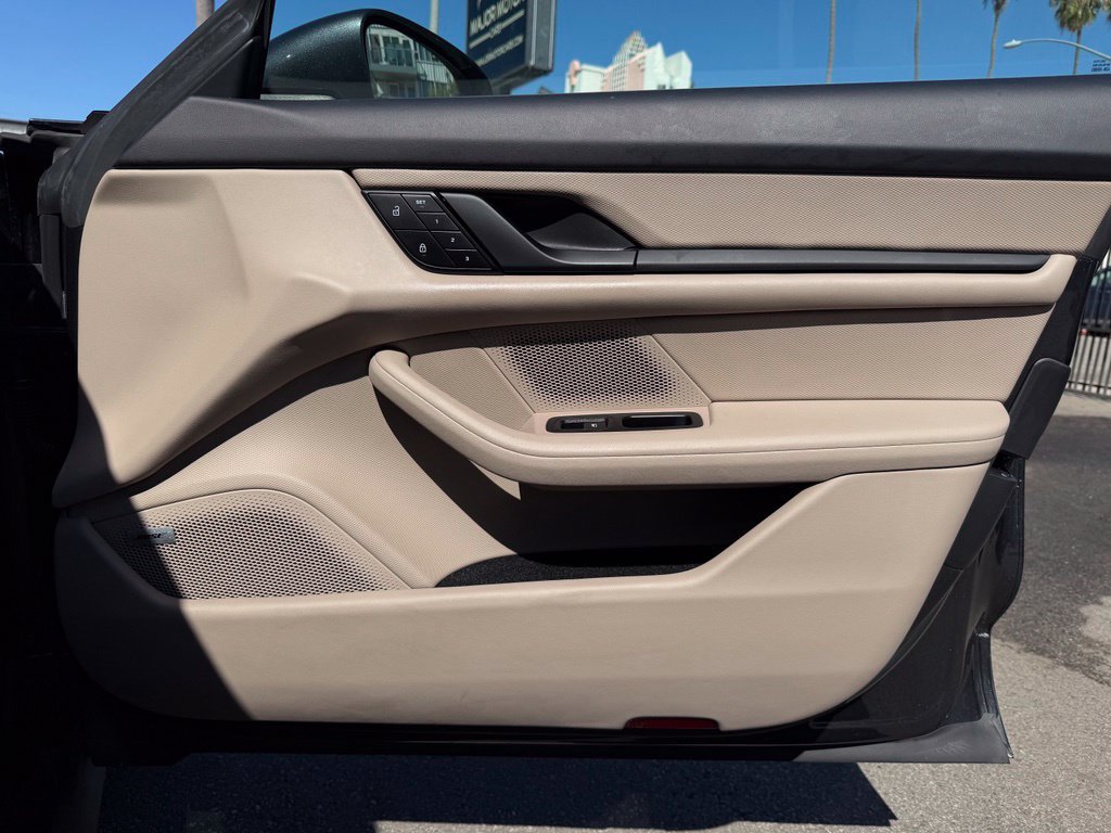 Used 2022 Porsche Taycan RWD image 30