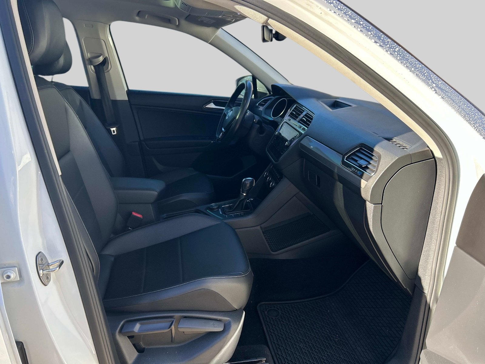 Used 2018 Volkswagen Tiguan SEL Premium AWD/4WD image 11