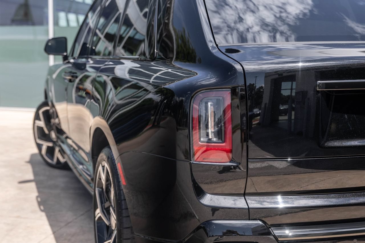 Certified 2025 Rolls-Royce Cullinan Black Badge w/ Leather Finishing Pack AWD/4WD image 12