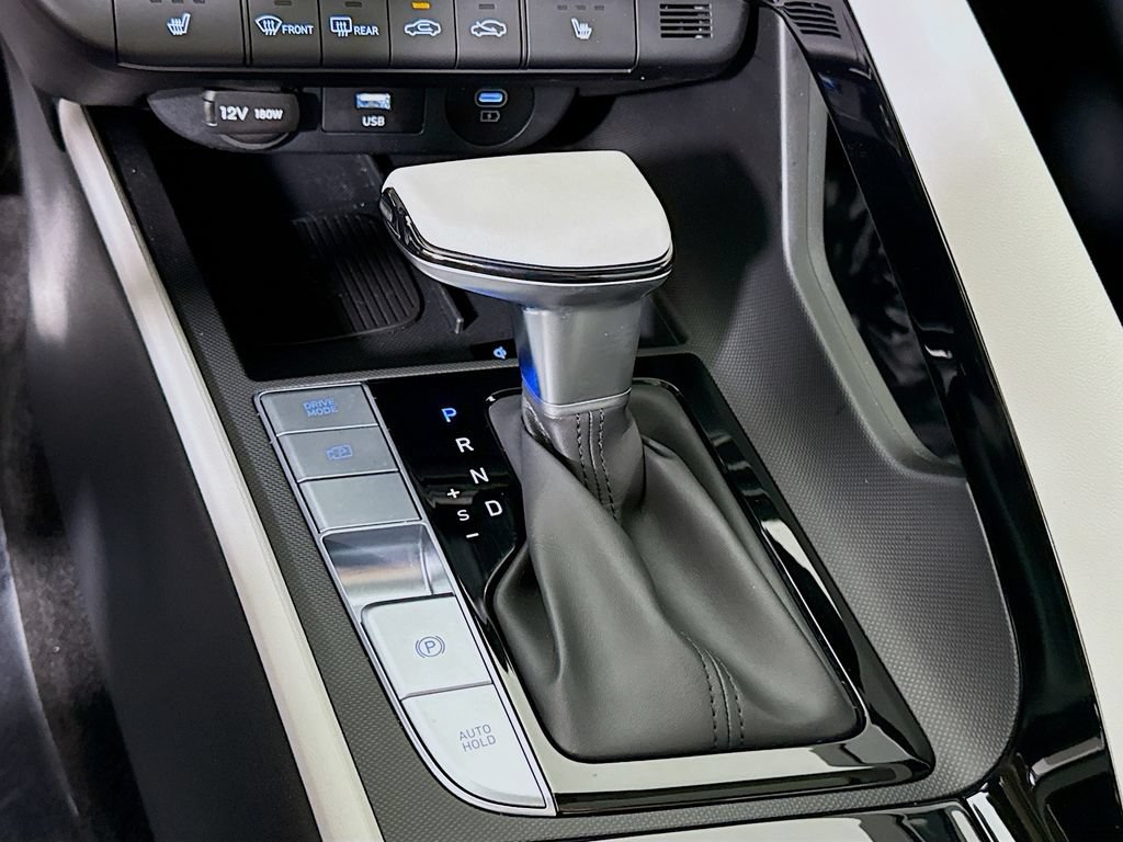 Certified 2025 Hyundai Elantra Limited FWD image 11