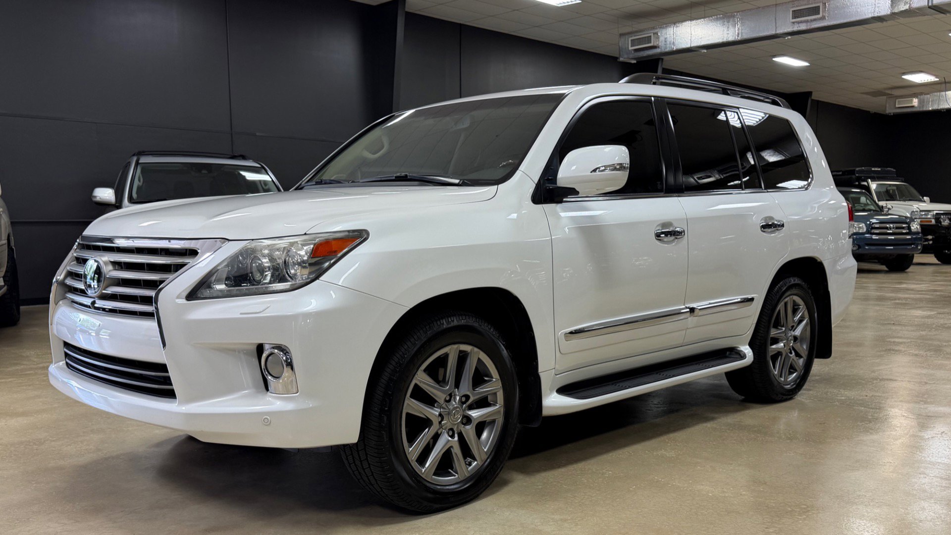 Used 2013 Lexus LX 570 4WD w/ Luxury Pkg w/Pre-crash