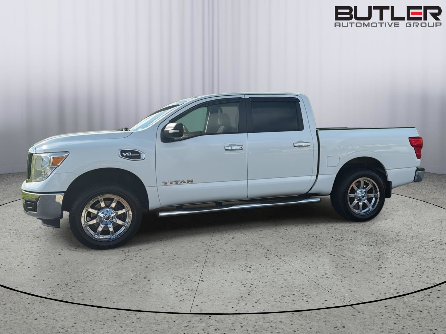 Used 2017 Nissan Titan SV AWD/4WD image 3