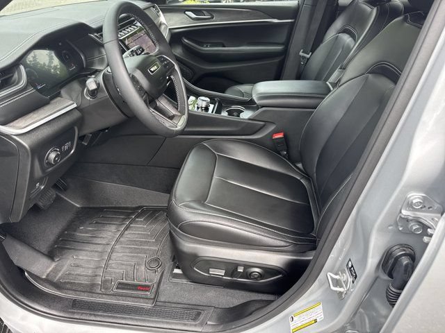 Used 2025 Jeep Grand Cherokee Limited AWD/4WD image 10
