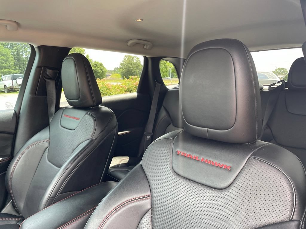 Used 2022 Jeep Cherokee Trailhawk w/ Sound & Nav Group AWD/4WD image 23