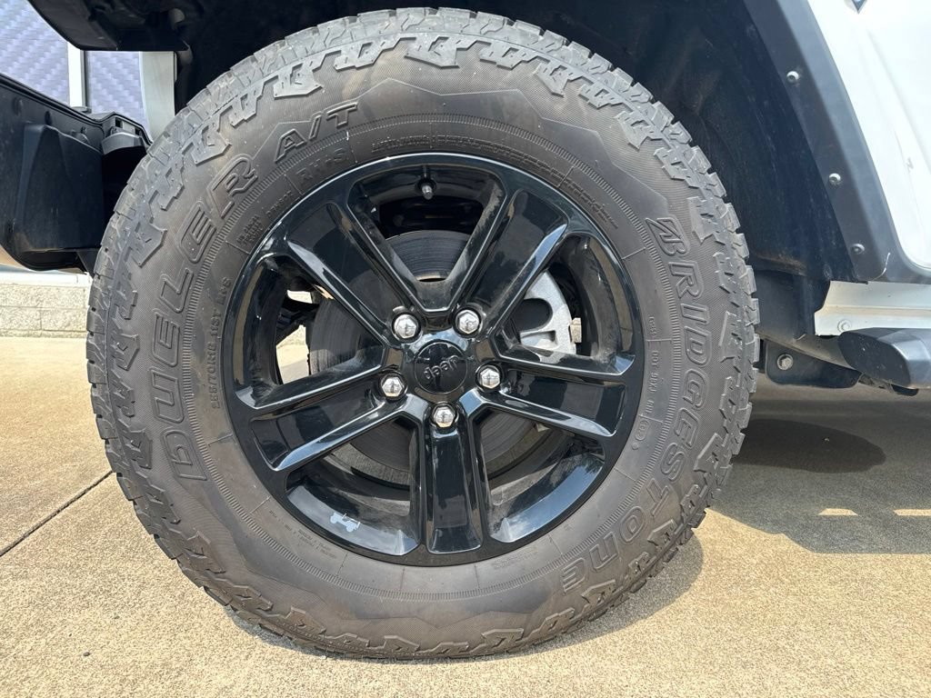 Used 2023 Jeep Wrangler Unlimited Sahara AWD/4WD image 25