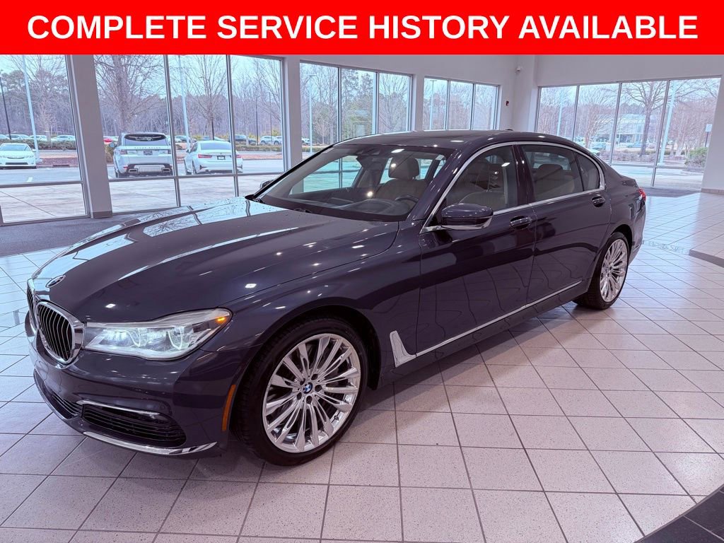 Used 2017 BMW 750i xDrive image 3