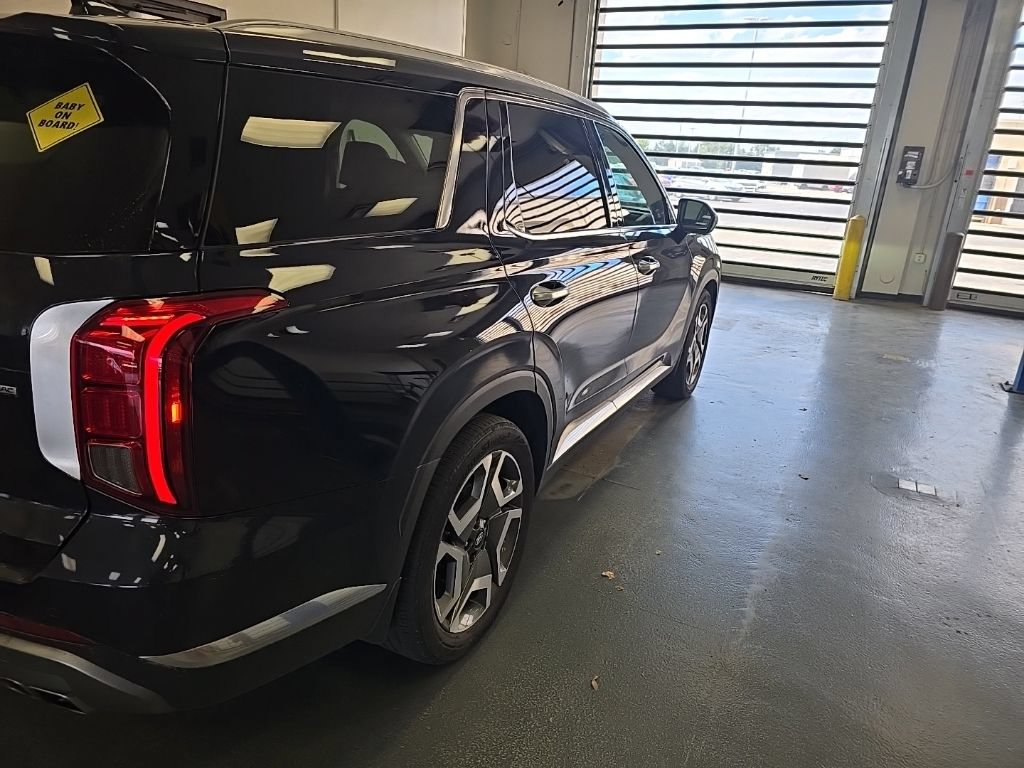 Used 2025 Hyundai Palisade Limited AWD/4WD image 3