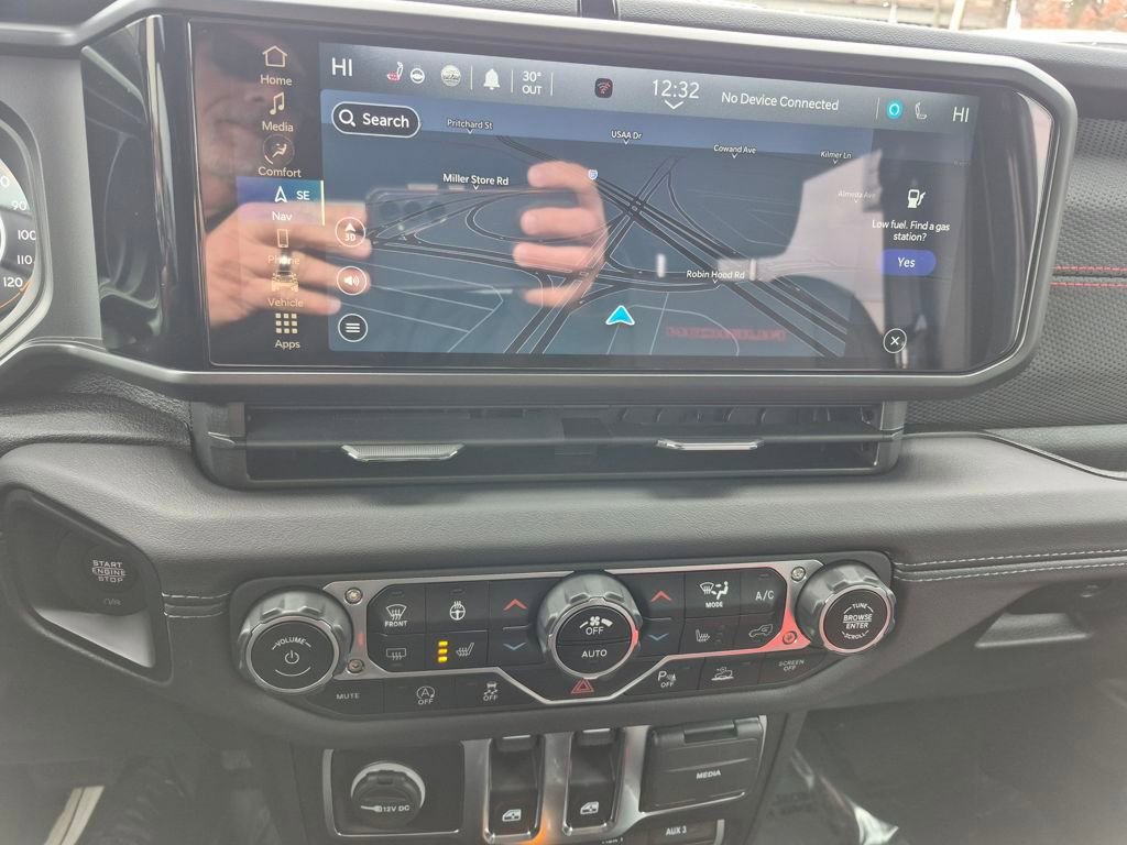 Used 2024 Jeep Wrangler Rubicon w/ Technology Group image 17