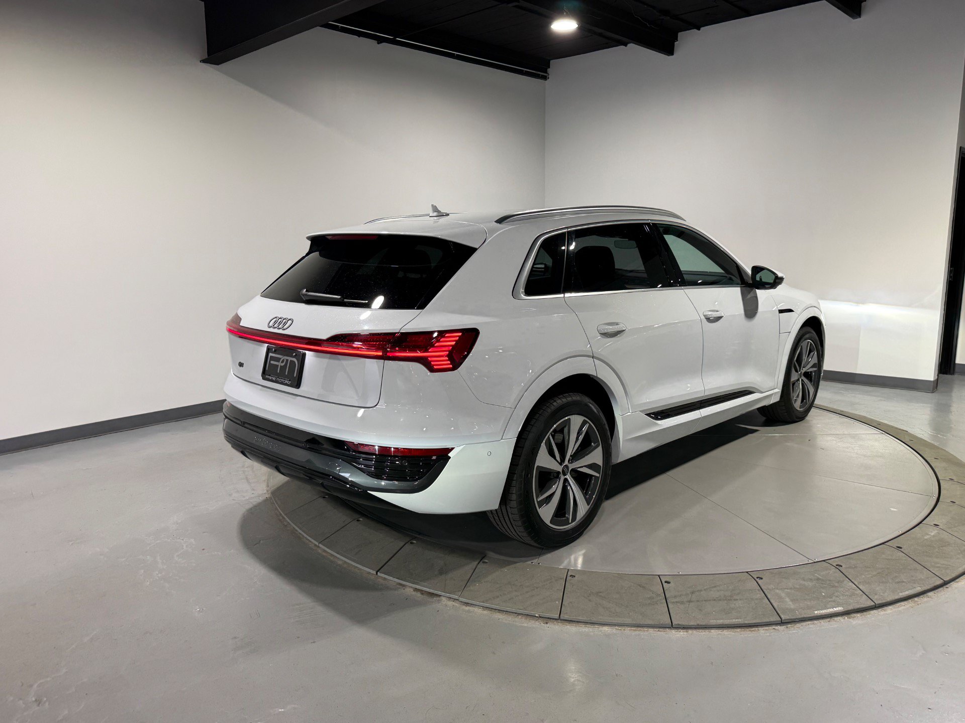 Used 2024 Audi Q8 e-tron Premium Plus w/ Premium Plus Package AWD/4WD image 8