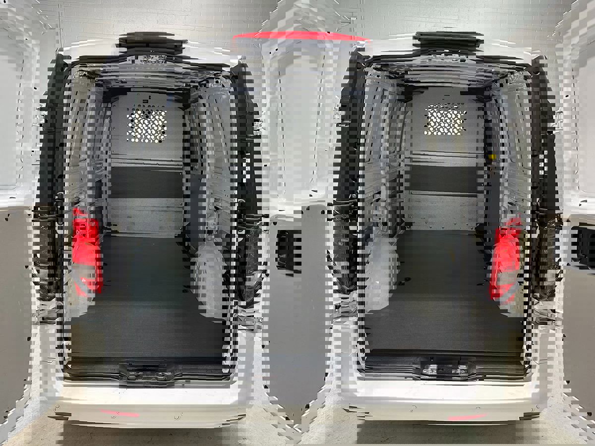 Used 2023 Mercedes-Benz Metris image 8