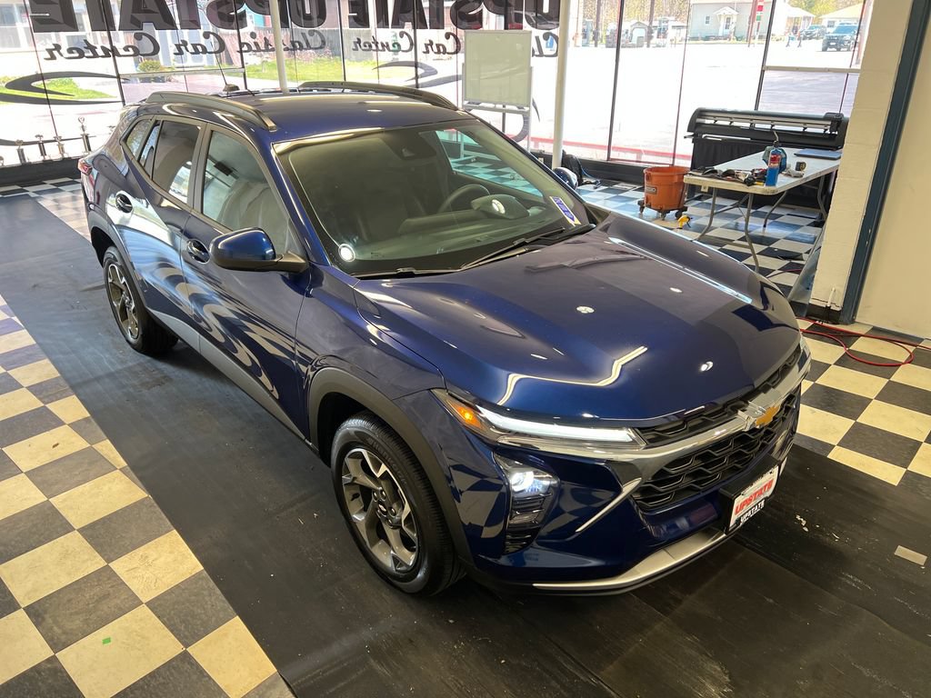 Used 2024 Chevrolet Trax LT FWD image 15