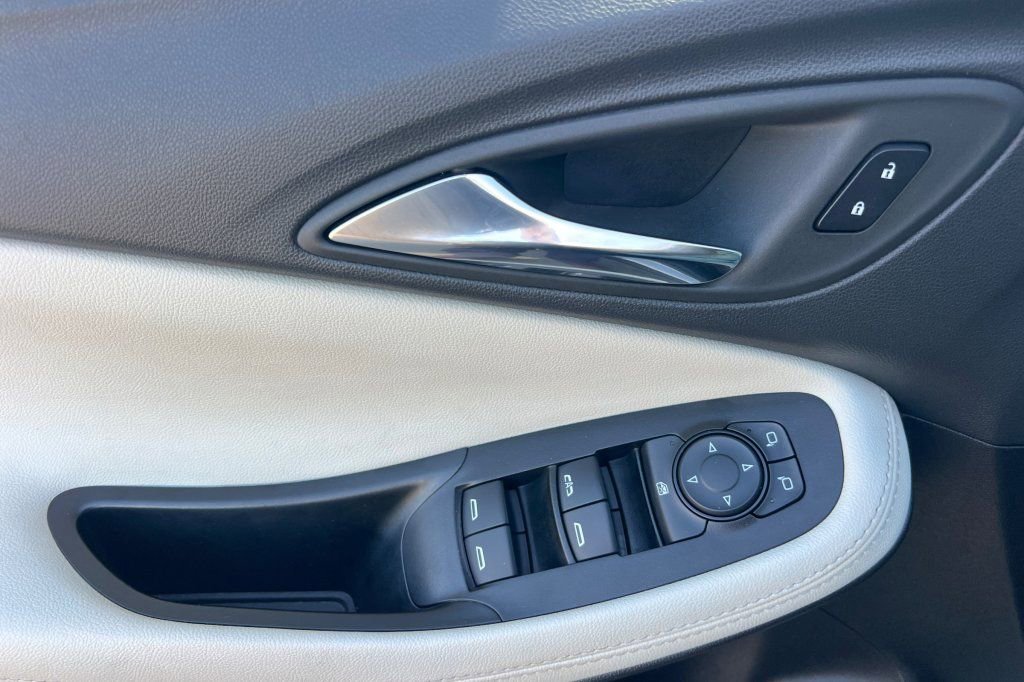 Used 2023 Buick Encore GX Select image 8