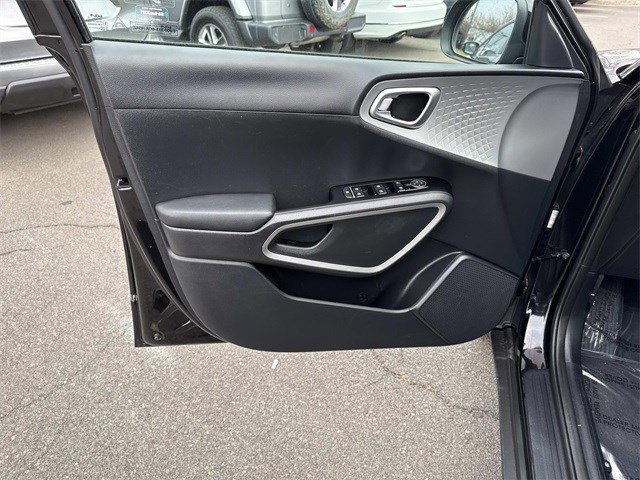 Used 2023 Kia Soul S image 13