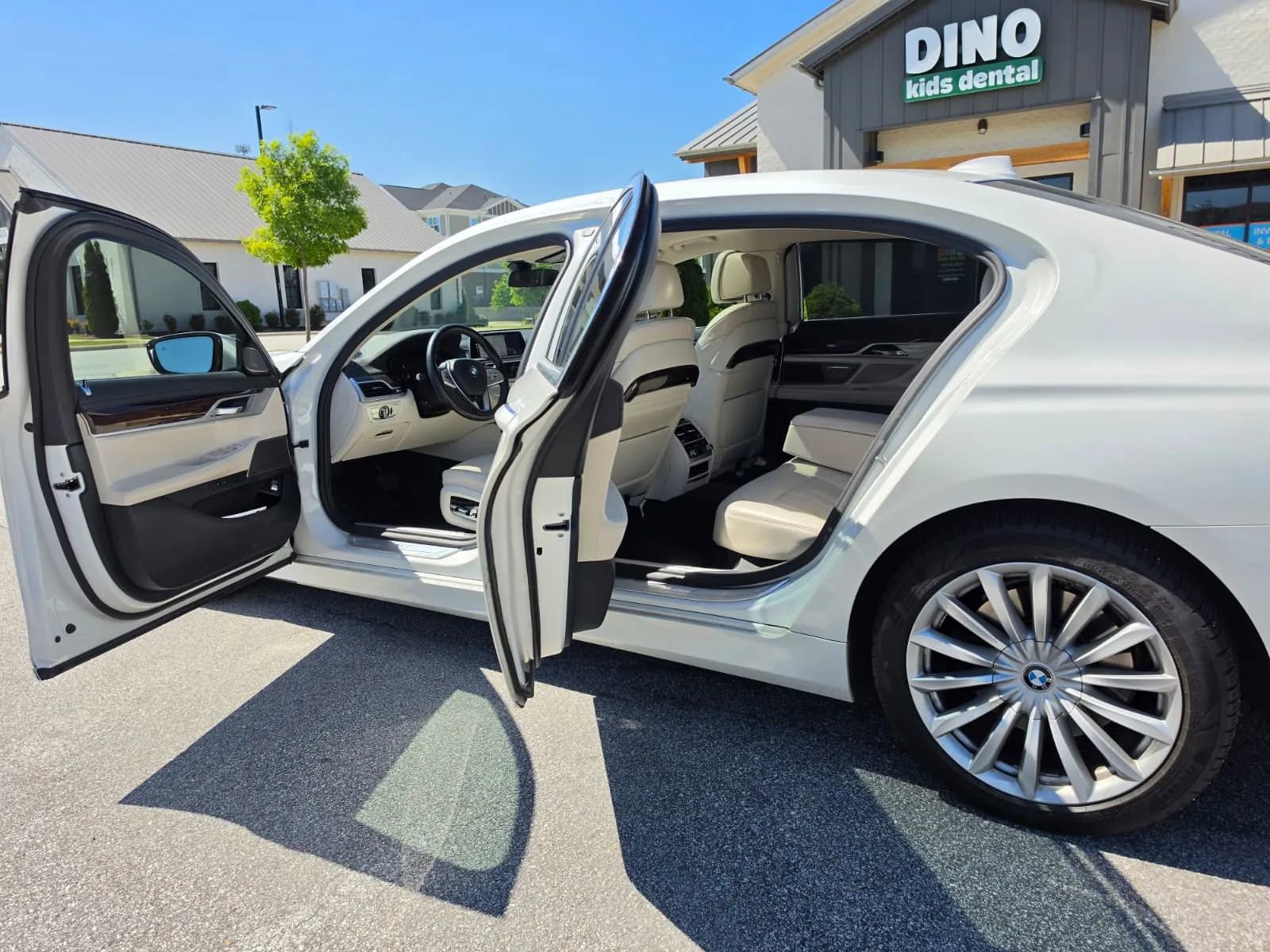 Used 2020 BMW 740i w/ Premium Package RWD image 25