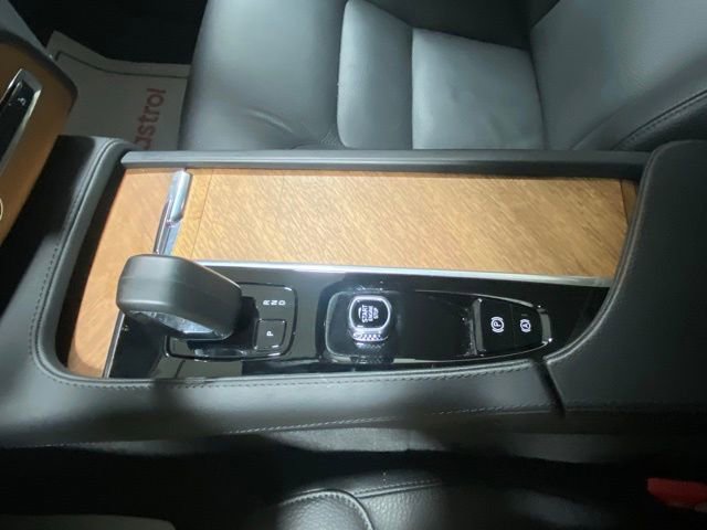 Certified 2025 Volvo XC90 B6 Ultra image 27