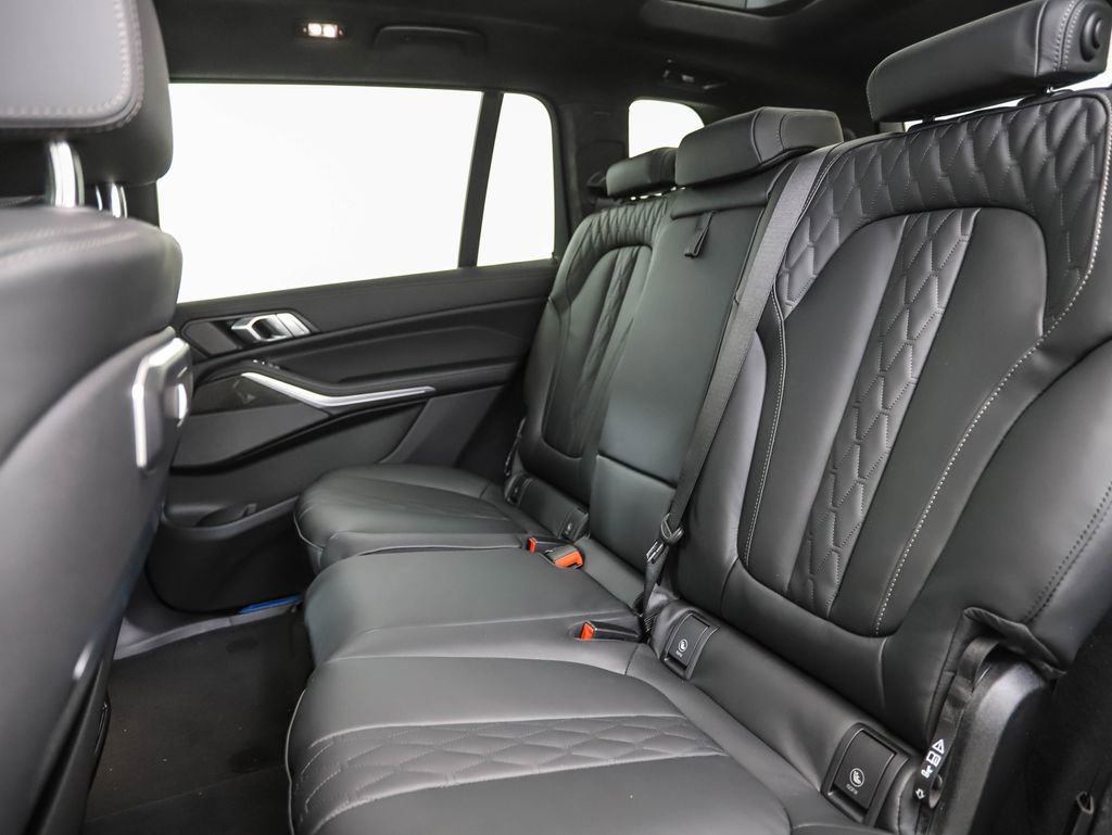 Used 2025 BMW X7 M60i image 22