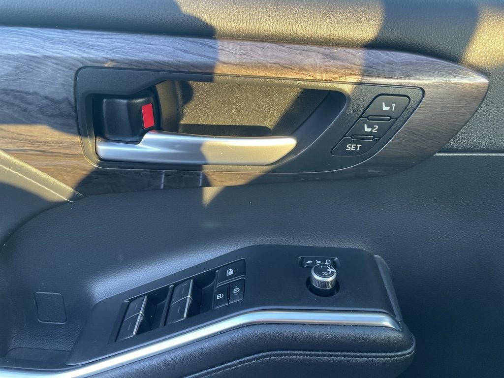 Used 2023 Toyota Highlander Limited image 27