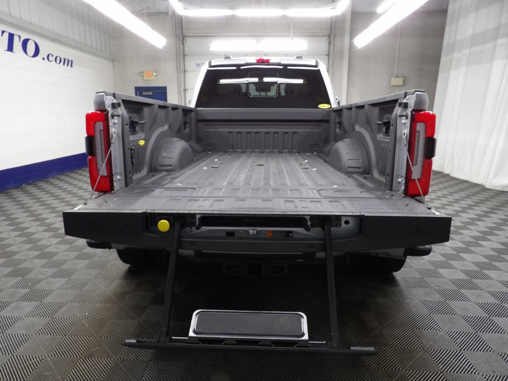 Used 2023 Ford F450 Platinum w/ FX4 Off-Road Package AWD/4WD image 43
