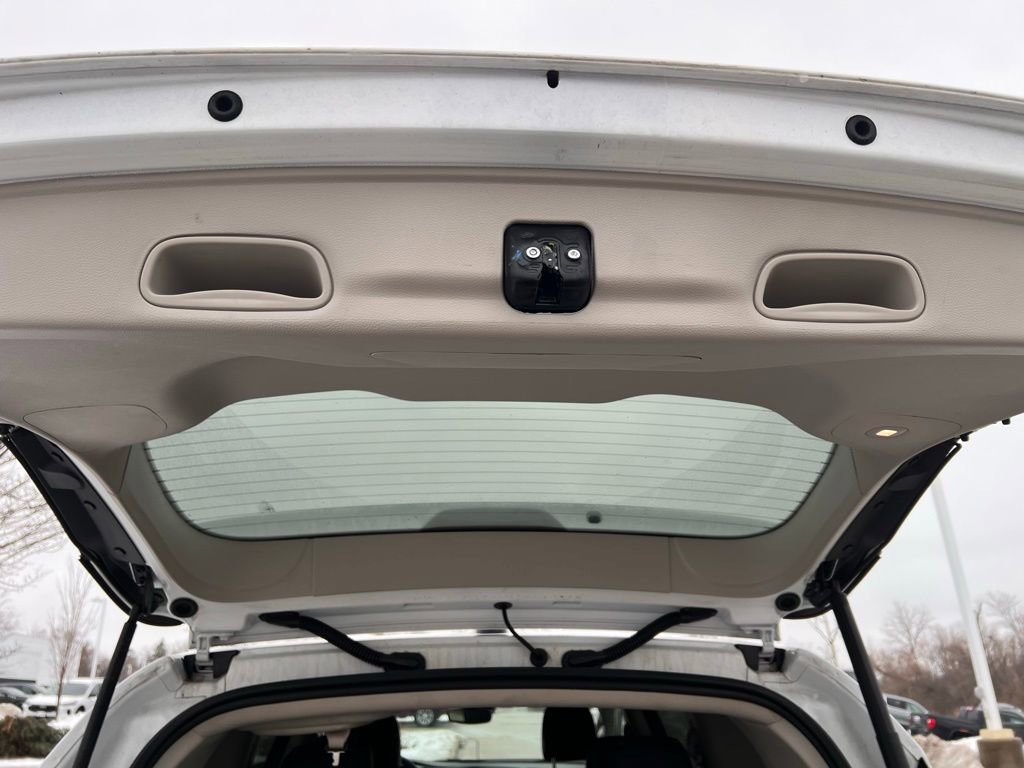 Used 2024 Chrysler Pacifica Touring-L image 6