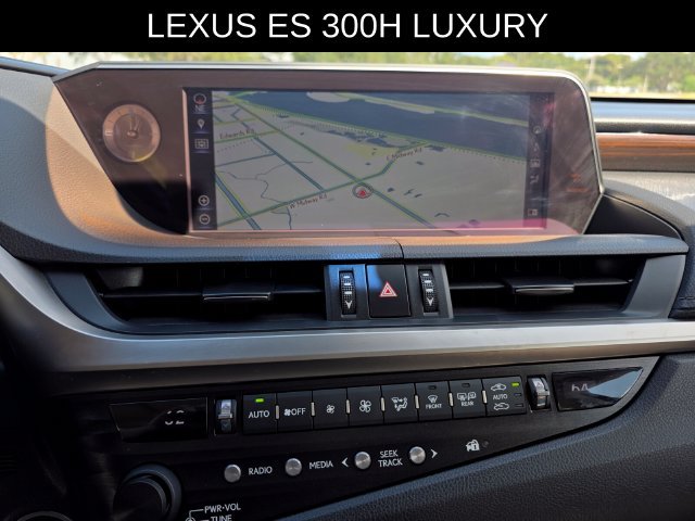Used 2019 Lexus ES 300h w/ Accessory Package 2 FWD image 26