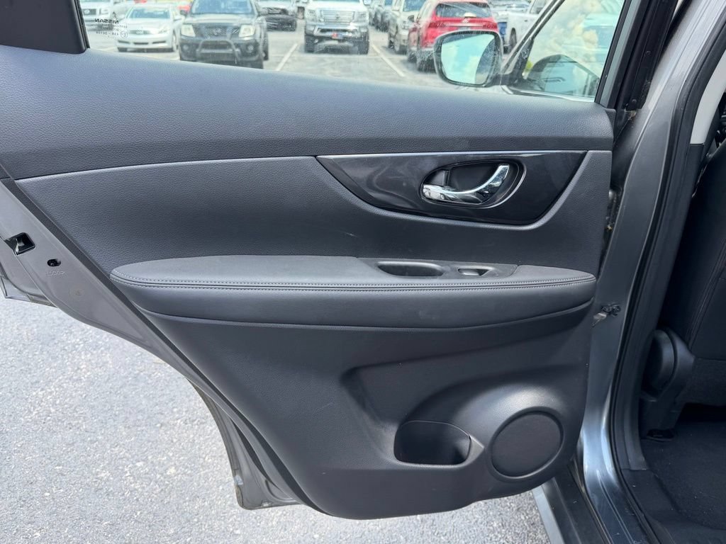 Used 2018 Nissan Rogue S FWD image 18