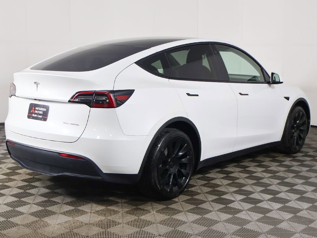 Used 2021 Tesla Model Y Long Range image 11