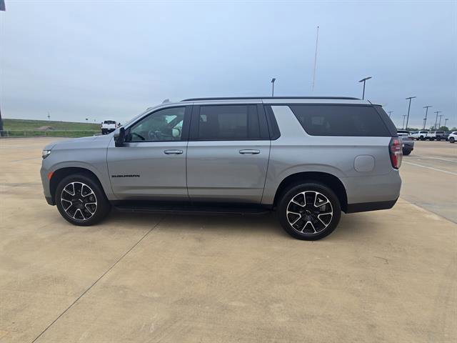 Used 2024 Chevrolet Suburban RST w/ Luxury Package RWD image 8