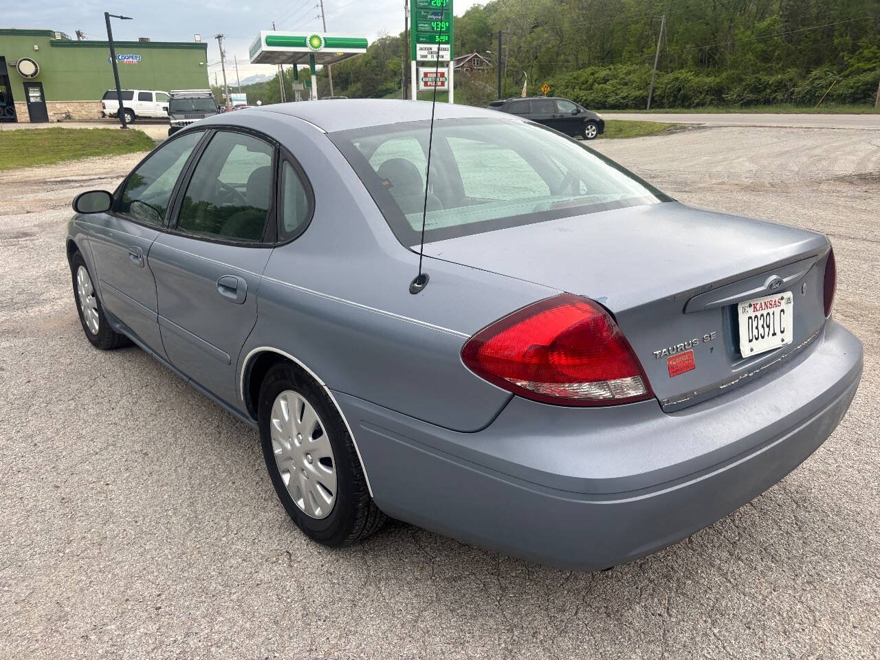Used 2006 Ford Taurus SE FWD image 7