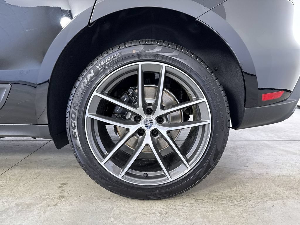 New 2026 Porsche Macan AWD/4WD image 13
