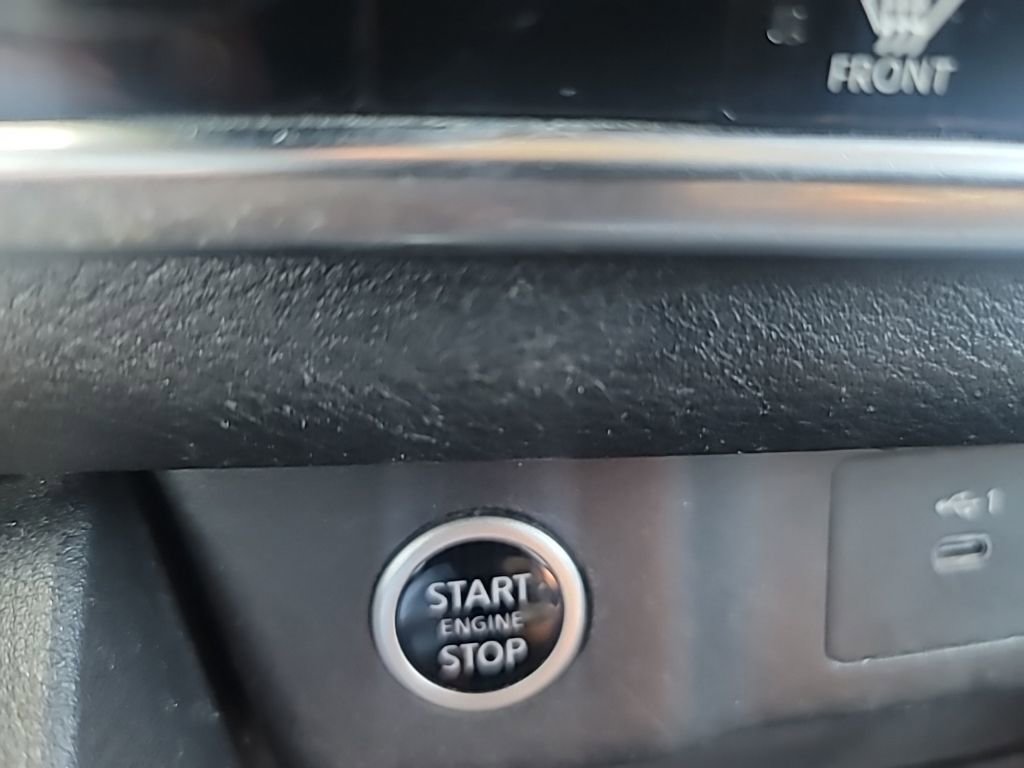 Used 2022 Nissan Rogue SV image 16