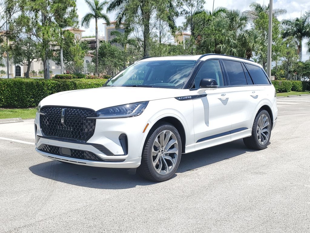 New 2026 Lincoln Aviator 2WD image 3