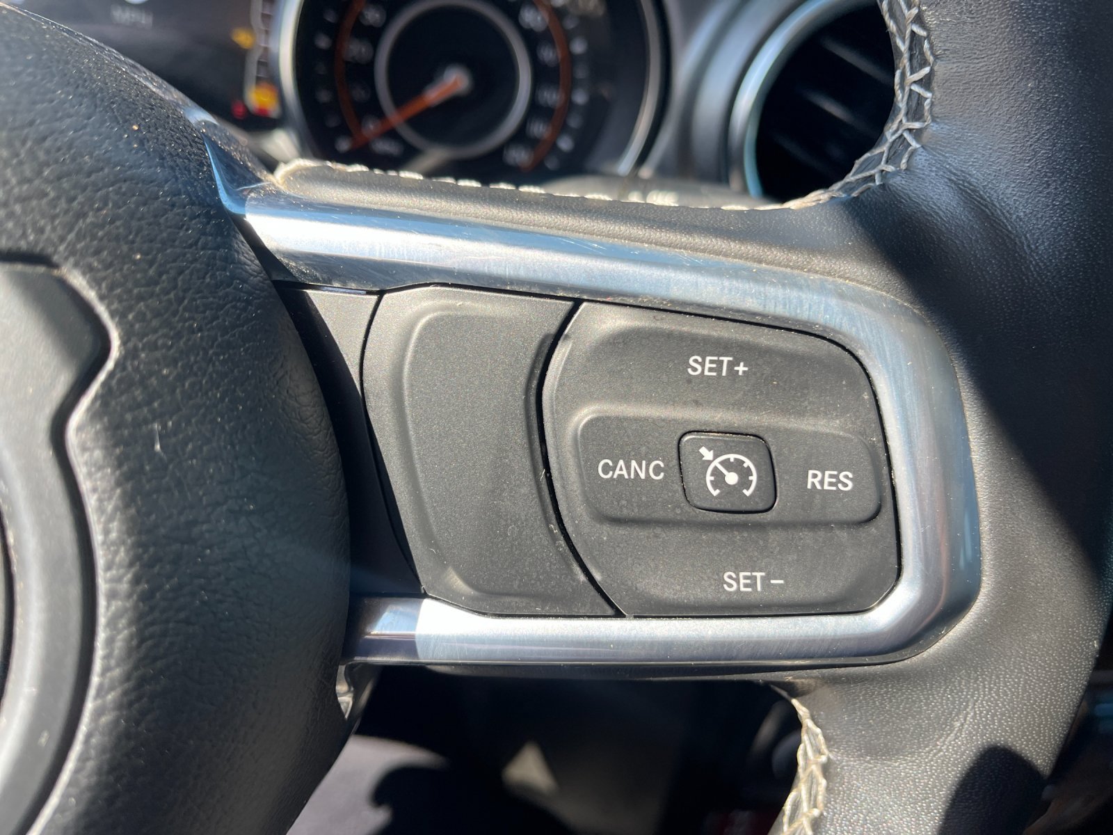 Used 2023 Jeep Gladiator Rubicon w/ LED Lighting Group AWD/4WD image 29