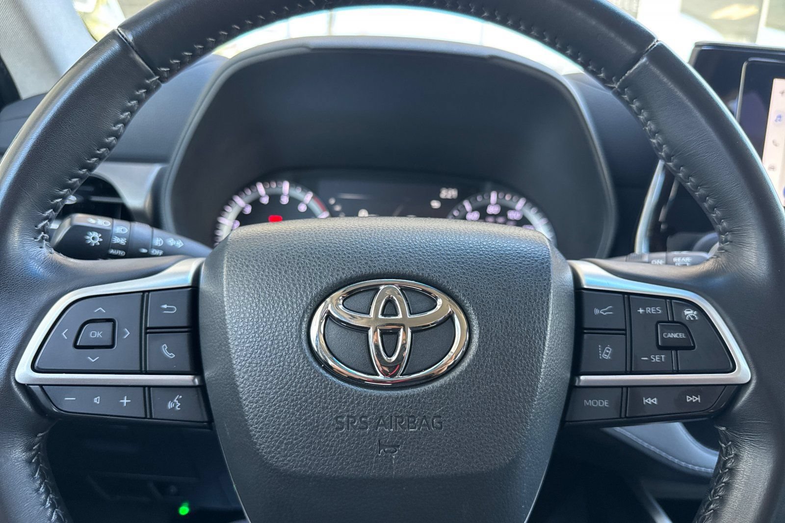 Used 2023 Toyota Highlander LE AWD/4WD image 26