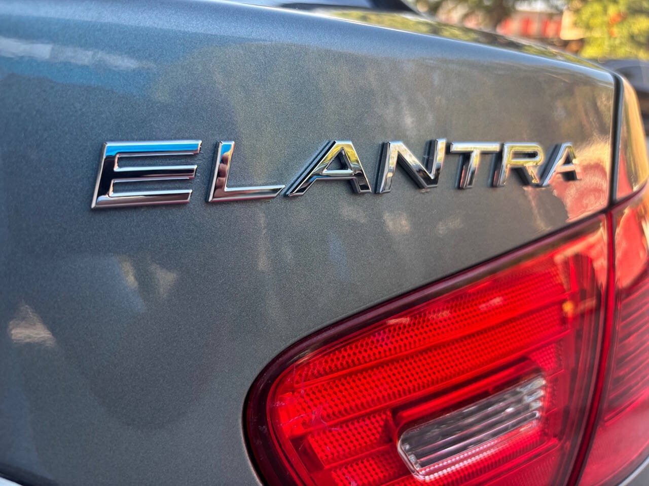 Used 2010 Hyundai Elantra GLS FWD image 12