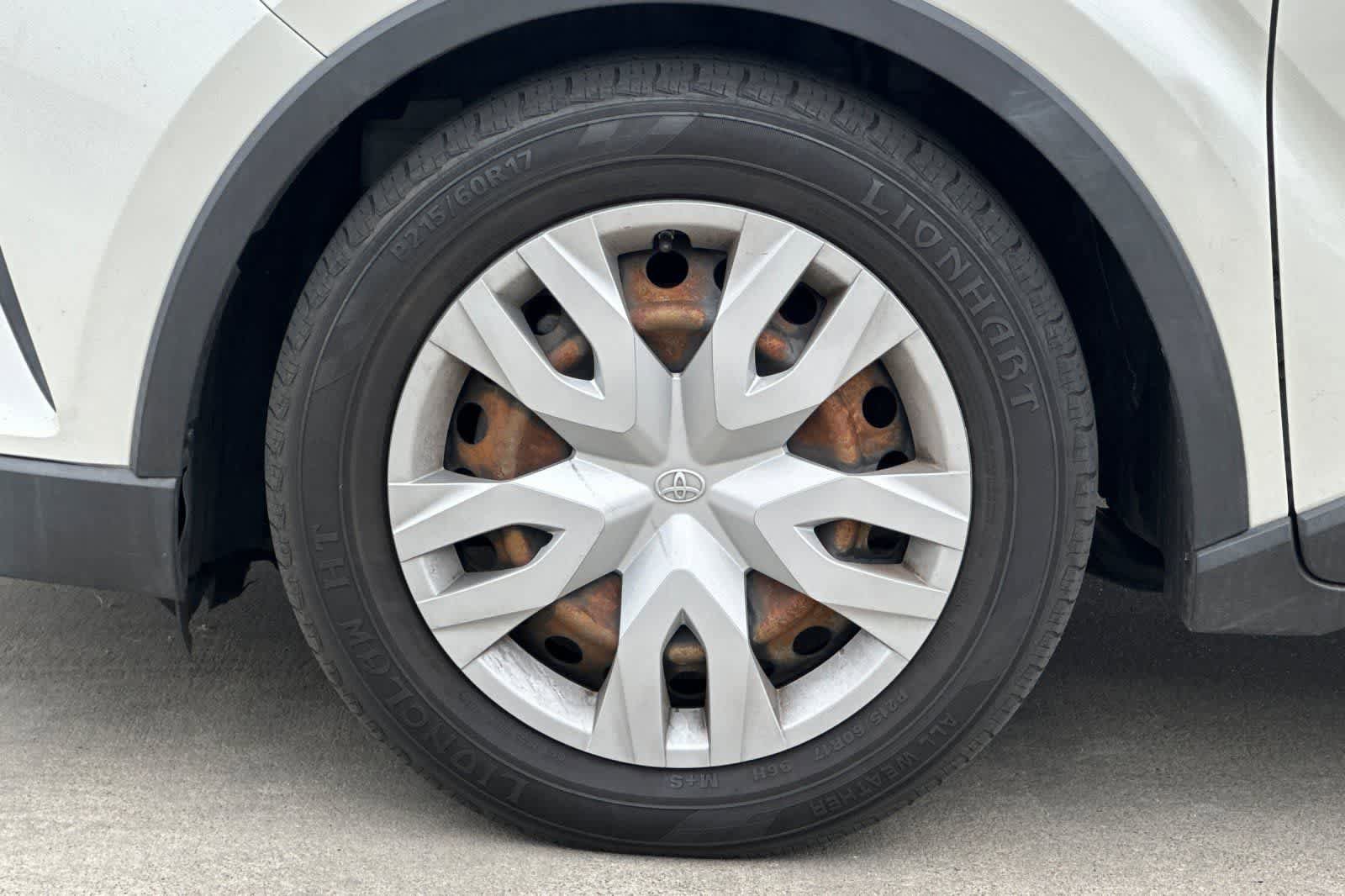Used 2019 Toyota C-HR LE FWD image 12