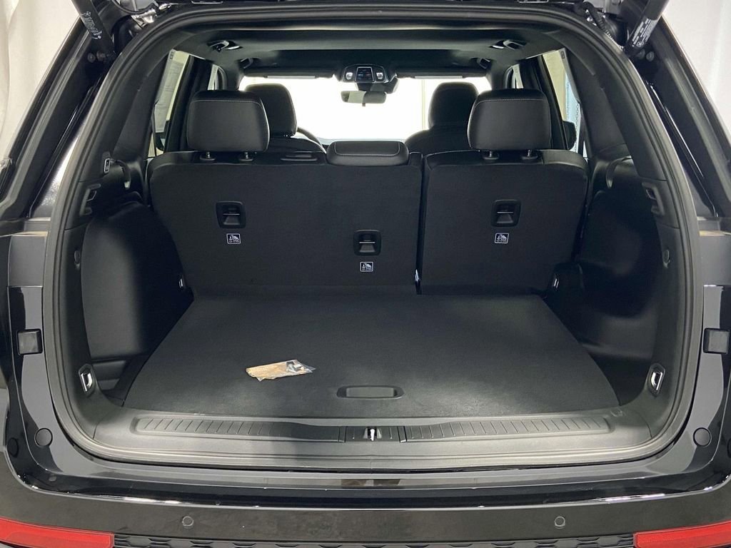 New 2025 Jeep Grand Cherokee Altitude image 8