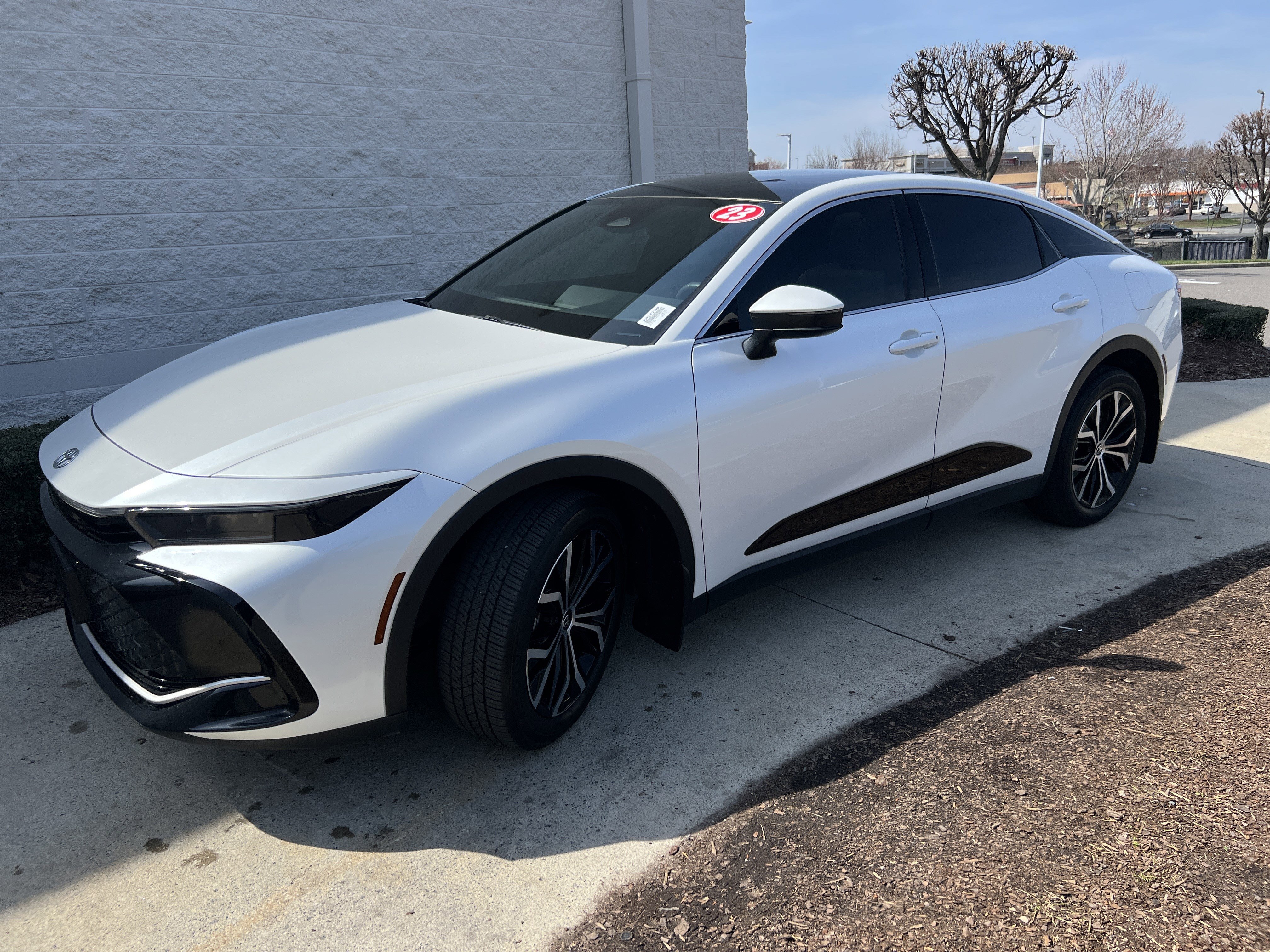 Used 2023 Toyota Crown Limited image 5