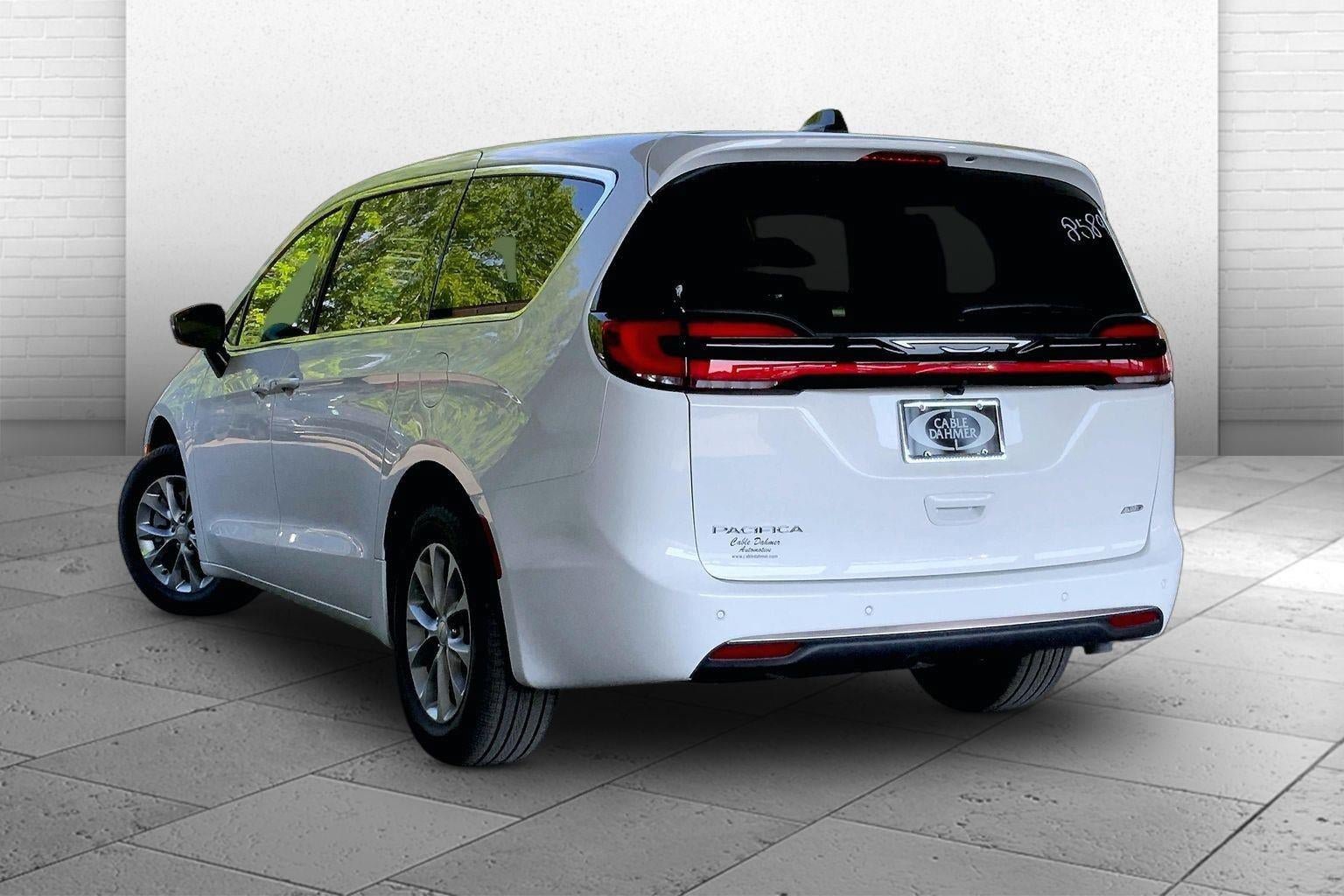 New 2027 Chrysler Pacifica Select w/ Family Tech Group AWD/4WD image 3