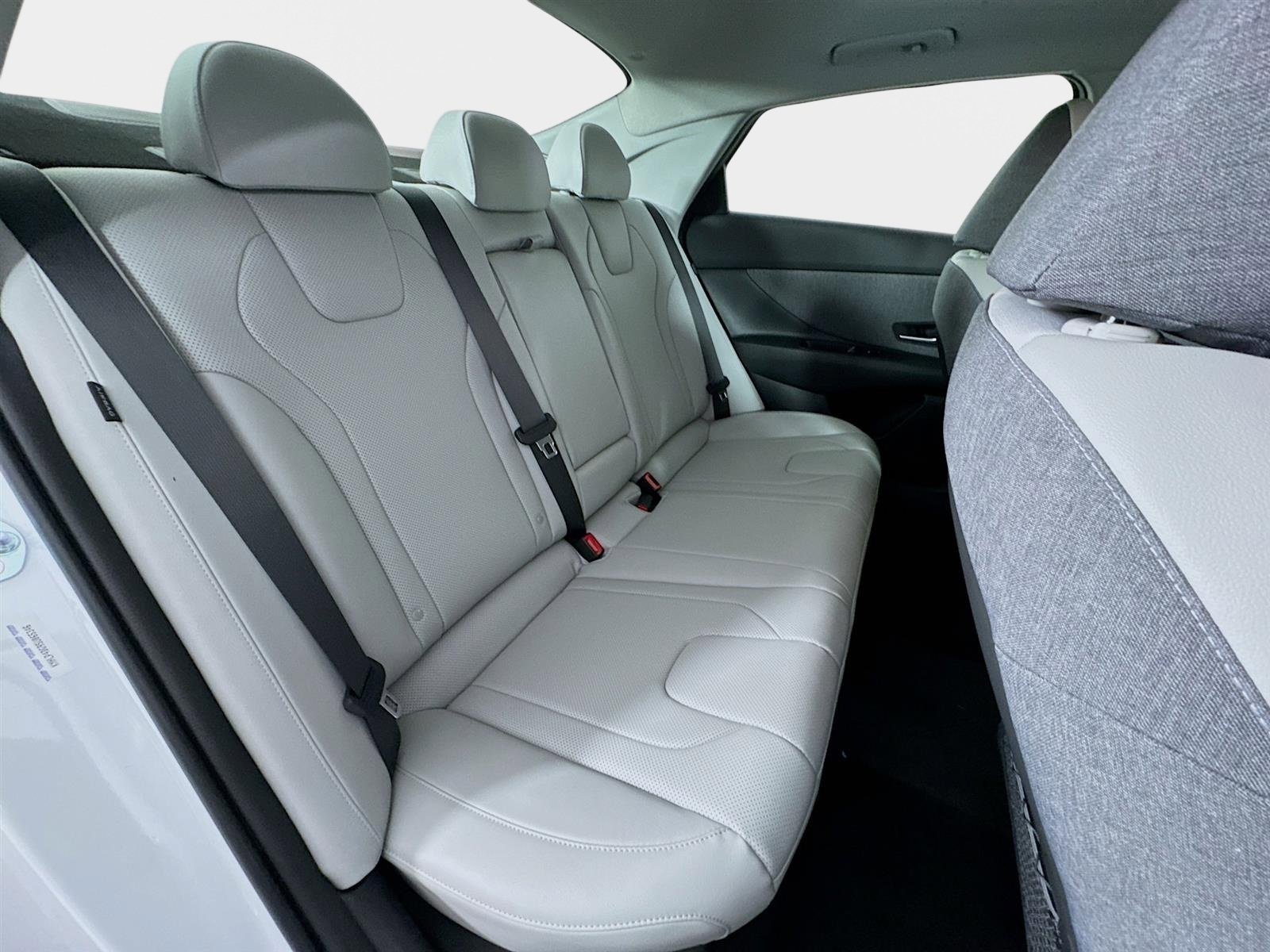 Certified 2025 Hyundai Elantra Limited image 27