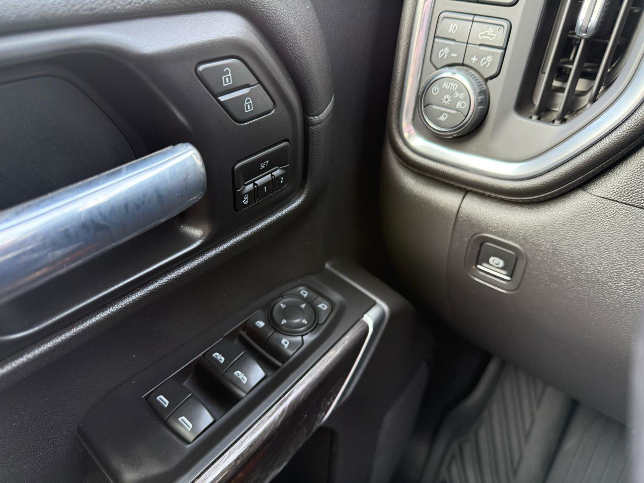 Used 2021 Chevrolet Silverado 1500 LTZ AWD/4WD image 28